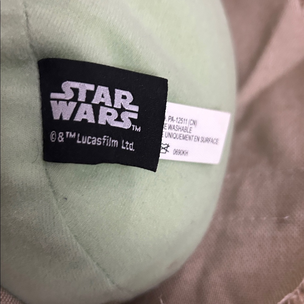 Star Wars Green Alien Plush with Cream Robe - Picture 3 of 6